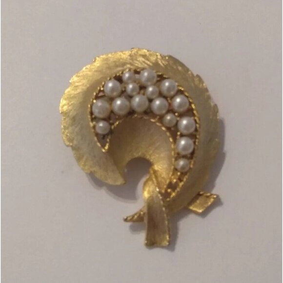 Vtg Signed JJ Brooch Brushed gold tone faux pearl Jonnette Art Neuveau Swirl 2" - Picture 4 of 8